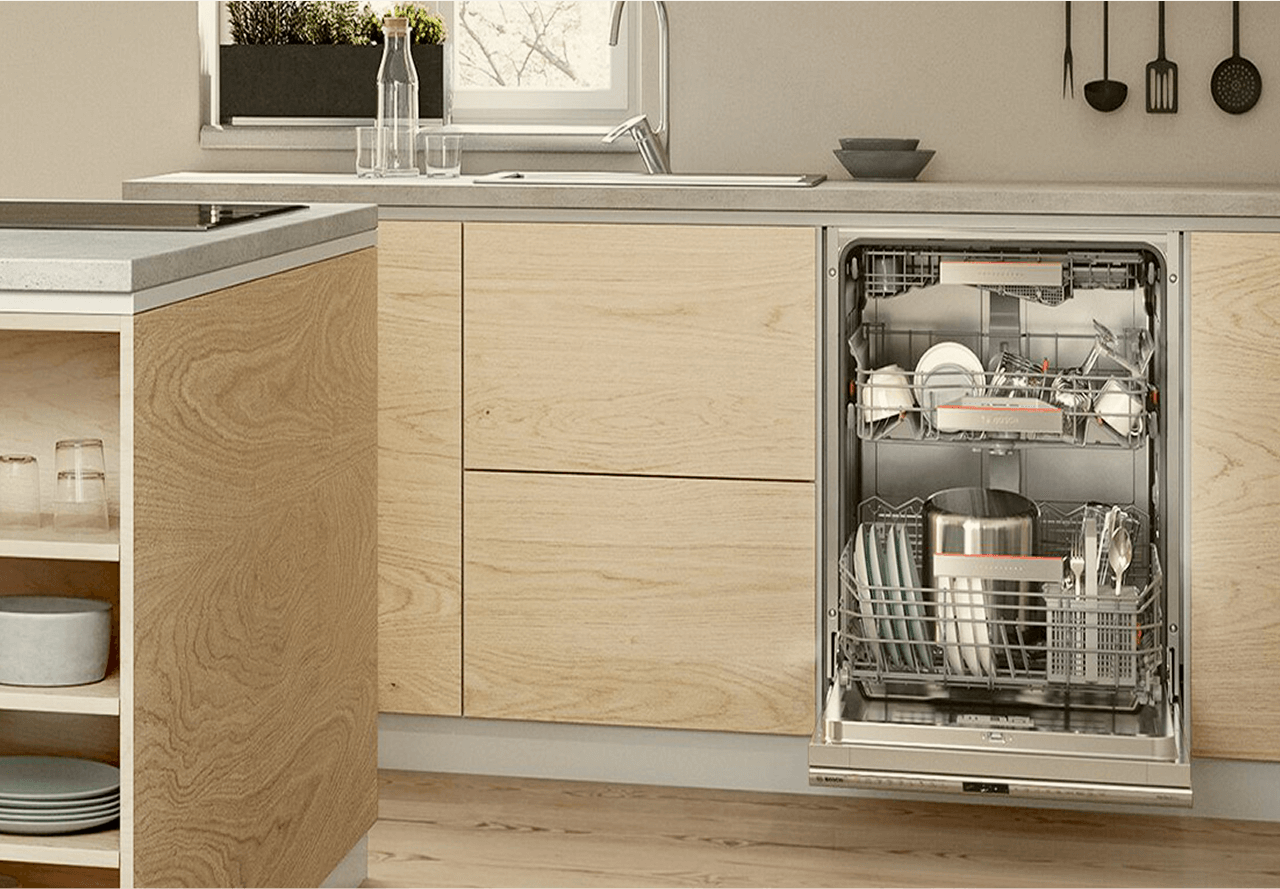 Otwarta zmywarka Bosch w nowoczesnej kuchni z oświetleniem LED